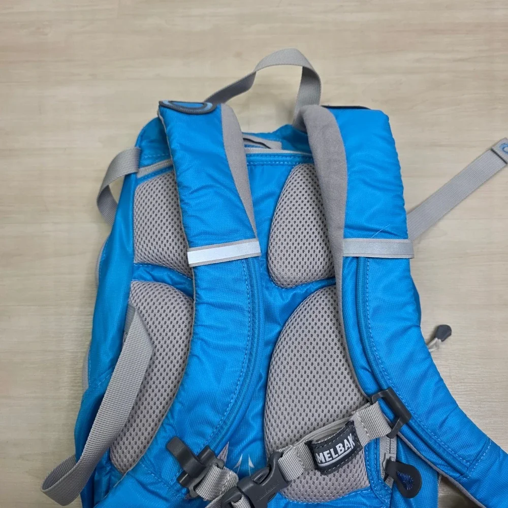 CamelBak LUXE Blue Grey Hydration Backpack Mountain Bike Hiking Air Director